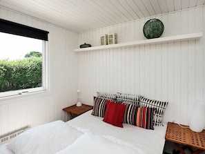 3 bedrooms, cribs/infant beds