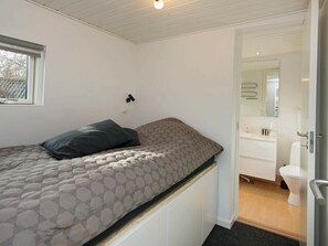 House | 3 bedrooms, cribs/infant beds