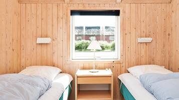 4 bedrooms, cots/infant beds