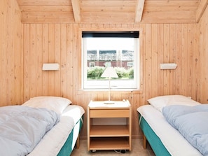 4 bedrooms, cribs/infant beds