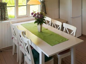 House | Dining - 6 Person Holiday Home in Hennes (Hadsel)