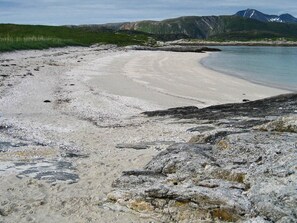 House | Beach | Beach nearby - 5 Person Holiday Home in Straumsbukta (Tromsø)