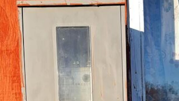 A door with a small window, a metal handle, and a rectangular panel. - Vibrant Holiday Home in RÃ¸mÃ¸ near Sea (Rømø)