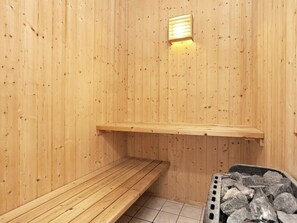 Sauna - Charming Holiday Home in Jægerspris With Sauna (Jægerspris)