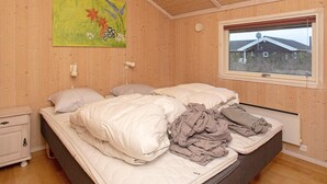 3 bedrooms, cots/infant beds, individually furnished - Charming Holiday Home in Jægerspris With Sauna (Jægerspris)
