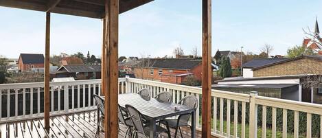 House | Pemandangan dari hartanah