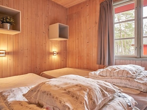 3 bedrooms, individually furnished - 6 Person Holiday Home in Nexo (Nexø)