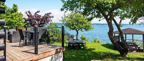 House | Tempat makan luar