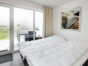 2 bedrooms, bed sheets
