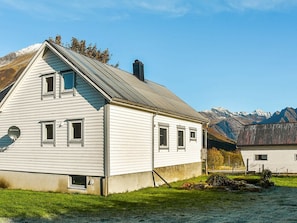 Exterior - 8 Person Holiday Home in Sæbø (Orsta)