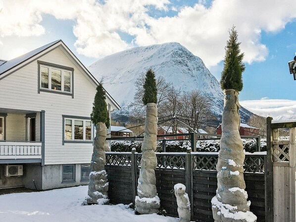 Exterior - 8 Person Holiday Home in Sæbø (Orsta)
