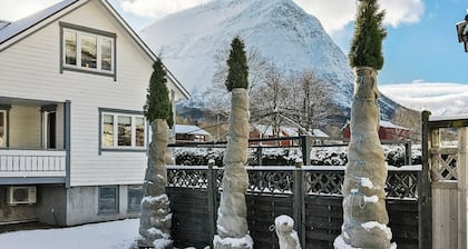 8 Person Holiday Home in Sæbø