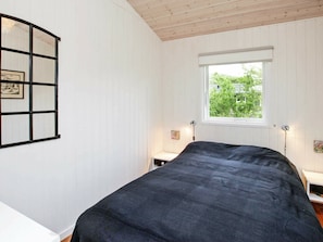3 bedrooms, cribs/infant beds