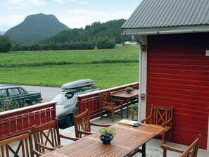House | Outdoor dining