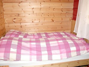 House | 4 bilik tidur, dilengkapkan perabot secara berasingan