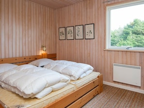 3 bedrooms, cribs/infant beds