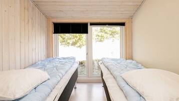 3 bedrooms, cots/infant beds