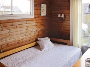 1 bedroom, cribs/infant beds