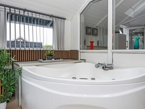 House | Spa treatment - 6 Person Holiday Home in Hovborg-by Traum (Hovborg)
