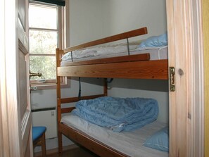 2 bedrooms, cribs/infant beds