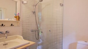 Bathroom - Stunning Holiday Home in Fårevejle Near Beach (Faarevejle)