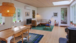 3 bedrooms, cots/infant beds - Stunning Holiday Home in Fårevejle Near Beach (Faarevejle)