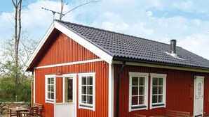 A red wooden building with a tiled roof, white-framed windows, and a chimney. - 6 Person Holiday Home in Dronningmolle (Gilleleje)
