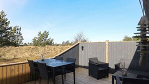 House | Outdoor dining - 6 Person Holiday Home in Blavand (Blavand)