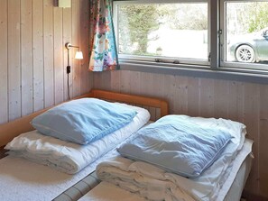 House | 3 bedrooms, cribs/infant beds