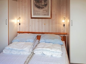 House | 3 bedrooms, cribs/infant beds