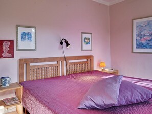 2 bedrooms, cribs/infant beds