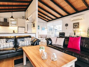 House | Interior - Spacious Holiday Home in Væggerløse near Sea (Vaeggerlose)