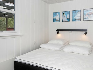 House | 2 bedrooms, cribs/infant beds