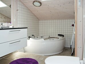 Bathroom - Peaceful Holiday Home in Storvorde With Private Whirlpool (Storvorde)