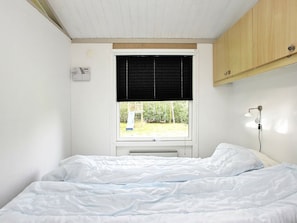 3 bedrooms, cribs/infant beds