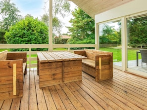 House | Outdoor dining