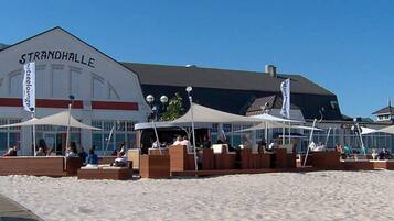 House | Outdoor dining