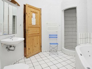 Bathroom - Cosy Holiday Home in Hojslev With Sauna (Hojslev)
