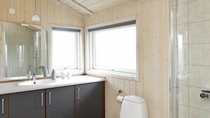Bathroom - Cozy Holiday Home in Vestervig With Terrace (Vestervig)