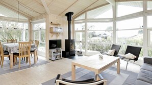DVD player - Cozy Holiday Home in Vestervig With Terrace (Vestervig)