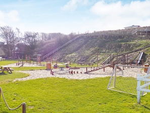 A playground with various equipment and a picnic table. - Cozy Holiday Home in Jutland near Sea (Lemvig)