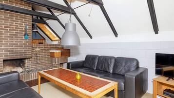 Nhà | Khu phòng khách | TV