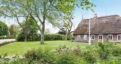 Vintage Holiday Home in Bredebro near Sea