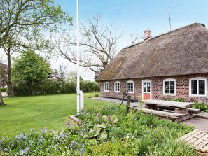 Exterior - Vintage Holiday Home in Bredebro near Sea (Bredebro)