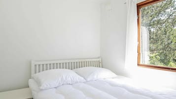 2 bedrooms, cots/infant beds