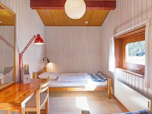 3 bedrooms, cribs/infant beds