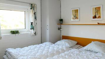 3 bedrooms, individually furnished, cribs/infant beds