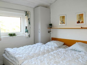 3 Schlafzimmer, Babybetten, individuell eingerichtet