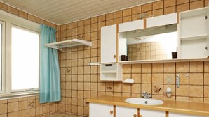 Bathroom - Simplistic Holiday Home in Ålbæk near Sea (Aalbaek)