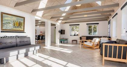 Adorable Holiday Home in Fur near Sea